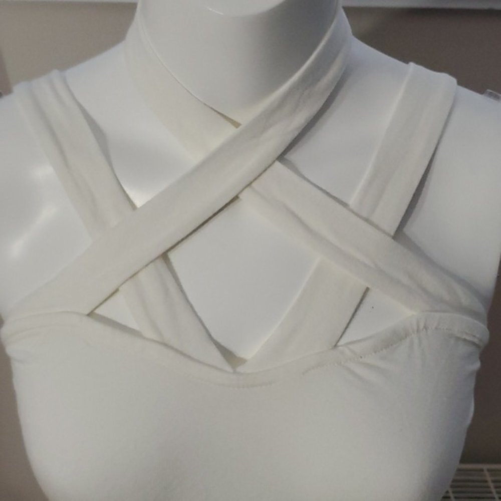 Super Soft criss cross ring neck sleeveless crop top- Small - Picture 3 of 7